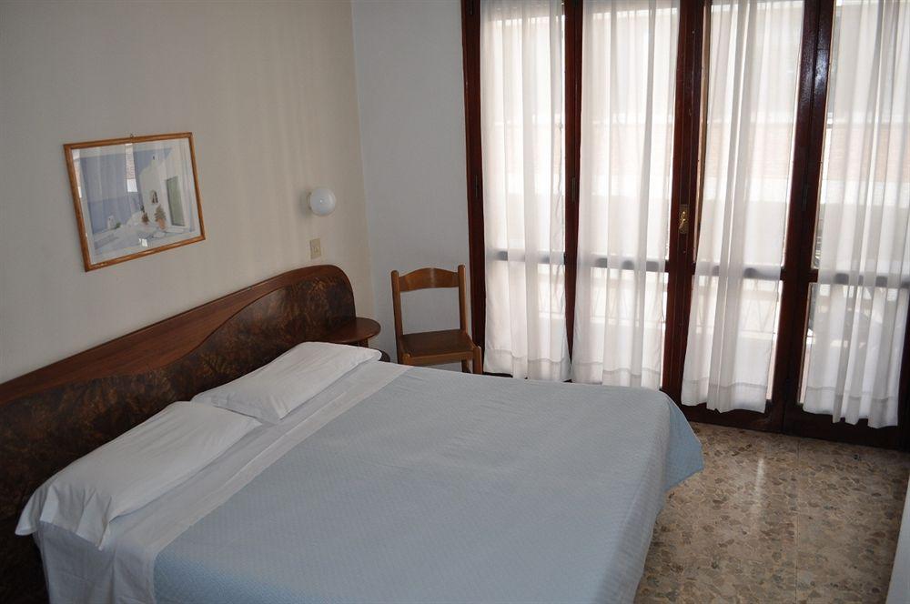 Hotel Cecile ปิซา ภายนอก รูปภาพ