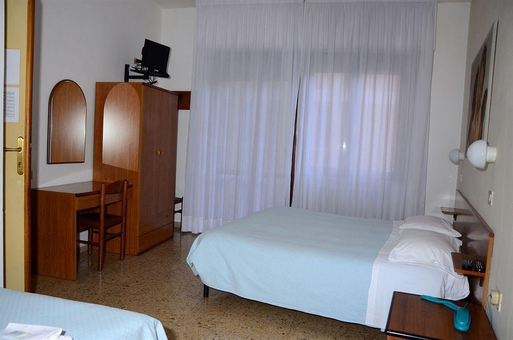 Hotel Cecile ปิซา ภายนอก รูปภาพ
