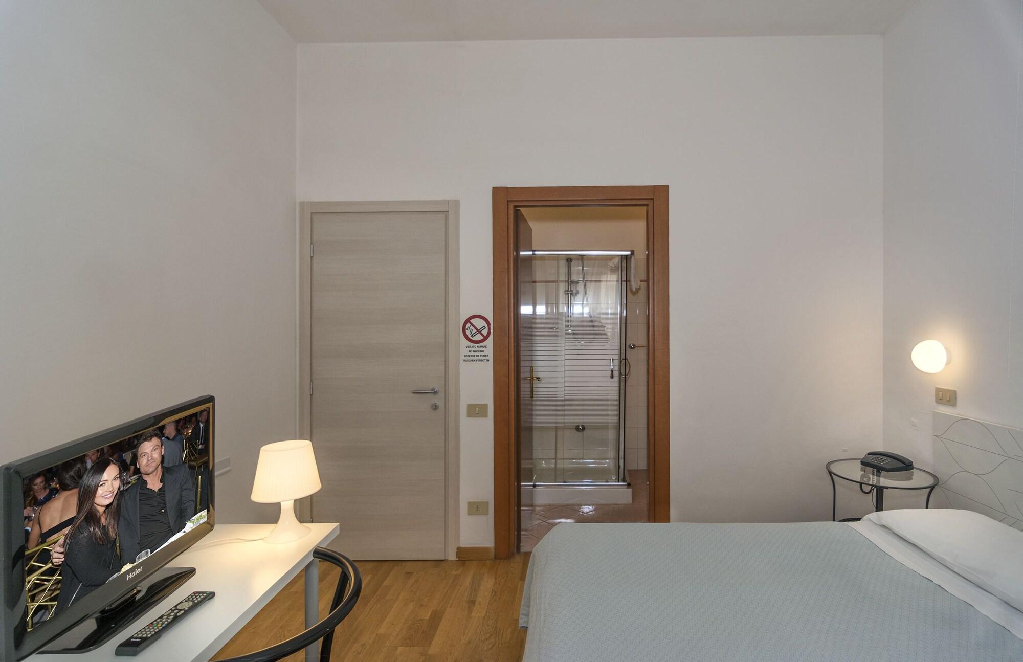 Hotel Cecile ปิซา ภายนอก รูปภาพ