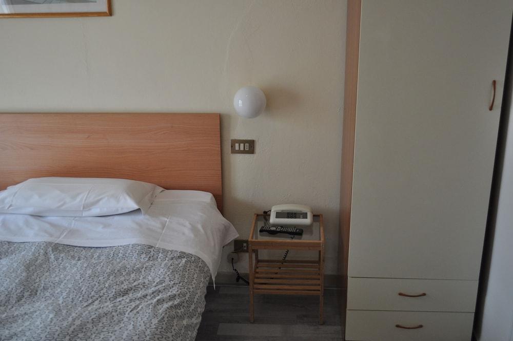 Hotel Cecile ปิซา ภายนอก รูปภาพ