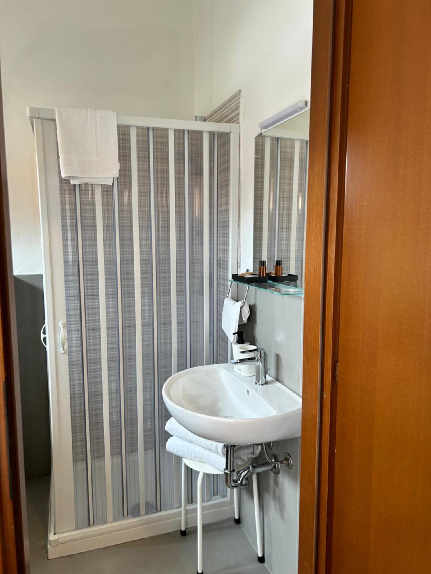 Hotel Cecile ปิซา ภายนอก รูปภาพ