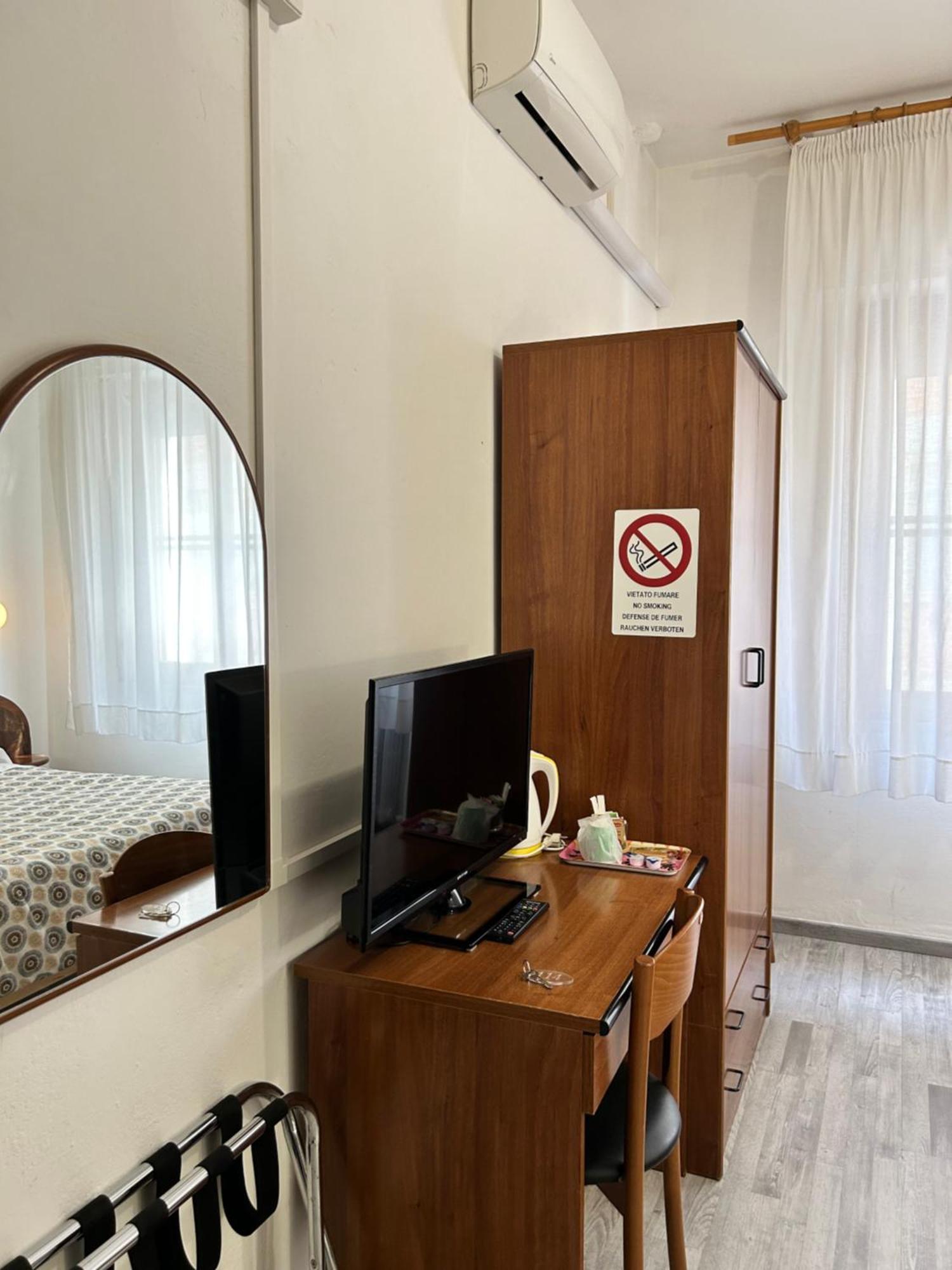 Hotel Cecile ปิซา ภายนอก รูปภาพ
