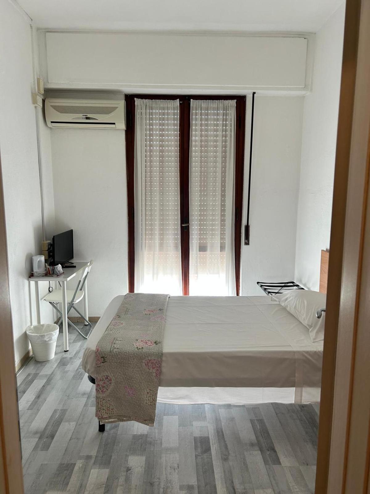 Hotel Cecile ปิซา ภายนอก รูปภาพ