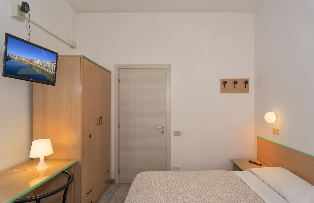 Hotel Cecile ปิซา ภายนอก รูปภาพ
