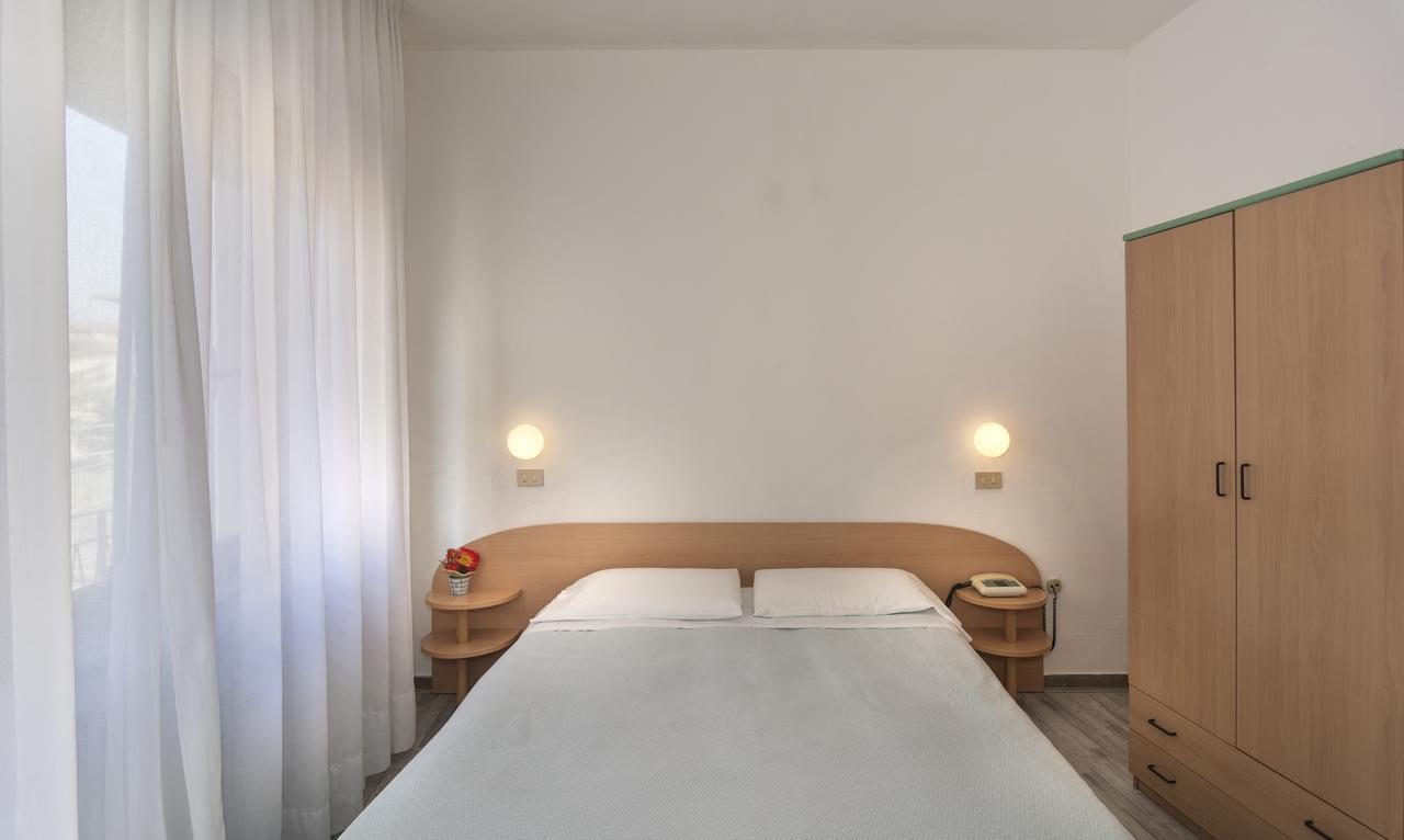 Hotel Cecile ปิซา ภายนอก รูปภาพ