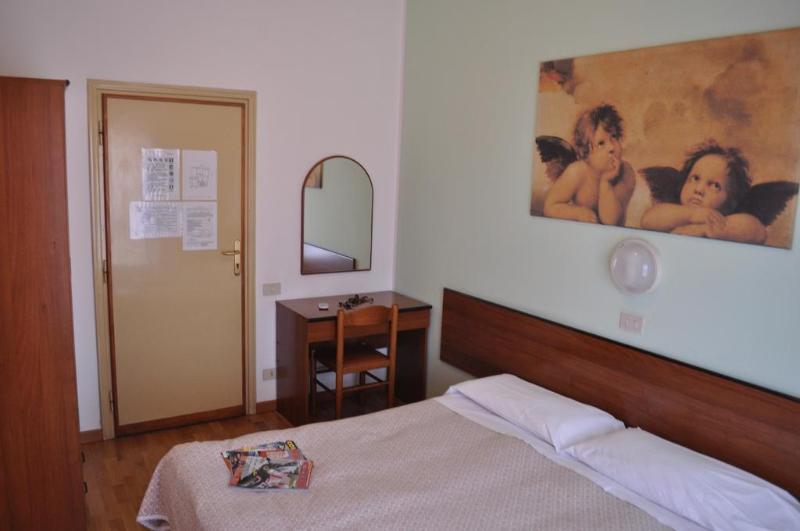 Hotel Cecile ปิซา ภายนอก รูปภาพ